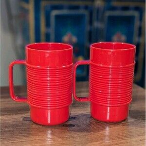 Vintage Lot Of 2 Red Ribbed Rubbermaid  Cups Tumblers With Handles #3829